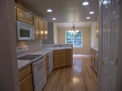 2719 SW Garden Meadow Dr, Grants Pass, OR 97527 - photo 3