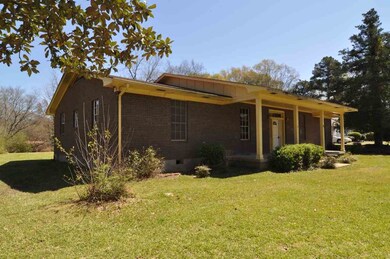 136 Jackson St, Hazlehurst, MS 39083 - photo 2