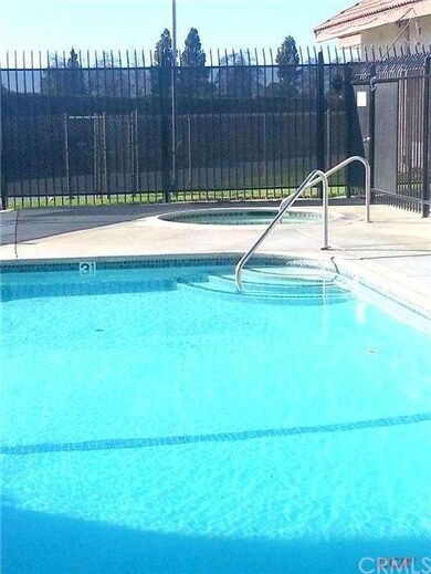 Pool, Jacuzzi & clubhouse