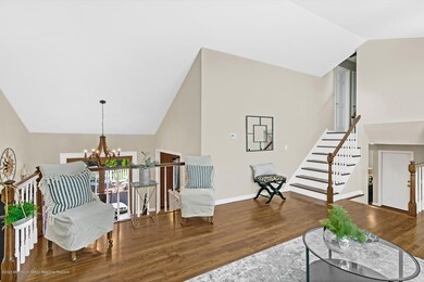 10 Roberts Ln Middletown NJ-large-012-01