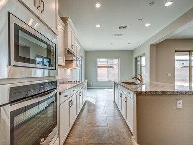 007_KitchenCasual Dining