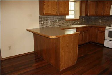 Eating bar in this beautiful Kitchen.