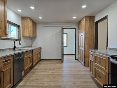221 Beryl St, Kemmerer, WY 83101 - photo 5