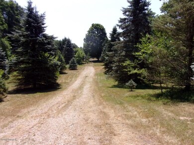 6814 W B Ave, Plainwell, MI 49080 - photo 4