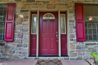 6386 Sweetbriar Ln, Zionsville, PA 18092 - photo 3