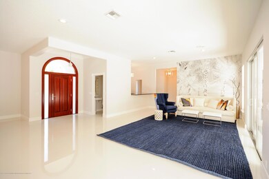 living/wet bar