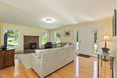 010-photo-living-room-8373117