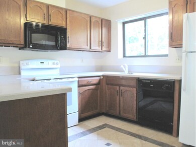 15299 Forest Grove Dr unit 15299, Woodbridge, VA 22191 - photo 7