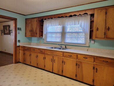 105 Charlotte Dr, Shelbyville, TN 37160 - photo 5