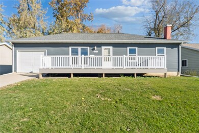 323 Norwick Rd SW, Cedar Rapids, IA 52404 - photo 2