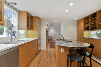 572 Franklin St unit 572, Cambridge, MA 02139 - photo 2