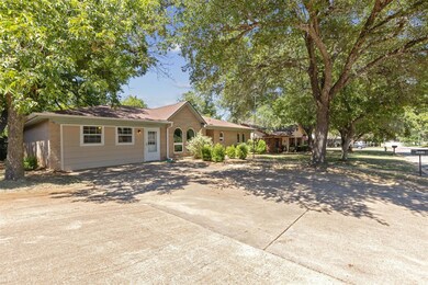 1202 Hemphill Dr, Cleburne, TX 76033 - photo 3