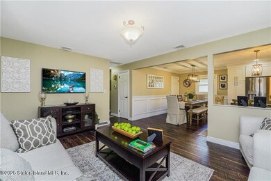 381 Burgher Ave, Staten Island, NY 10305 - photo 4