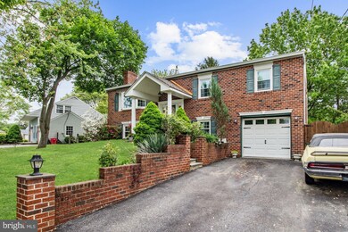 402 Camelot Dr, Brookhaven, PA 19015 - photo 2