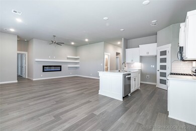 14962 S Oak St, Glenpool, OK 74033 - photo 3