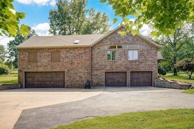 623 E Weaver Rd-57