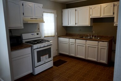 58 Birch St, Carpentersville, IL 60110 - photo 4