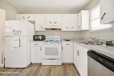 8907 Maplecreek Dr, Louisville, KY 40219 - photo 7