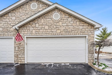 6703 Lagrange Dr unit 51E, Canal Winchester, OH 43110 - photo 3