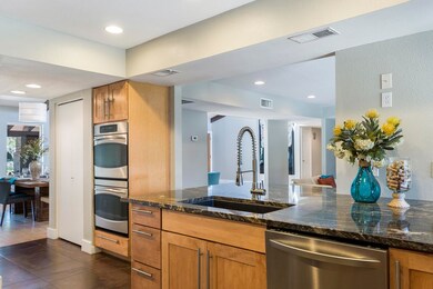 06 - Kitchen