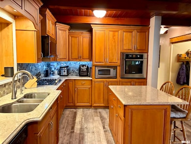 526 Edgewood Dr, Quincy, IL 62301 - photo 4