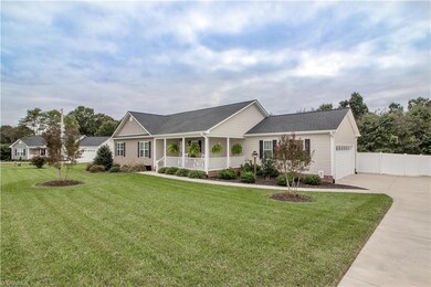 138 Loneheart Ln, Statesville, NC 28625 - photo 3