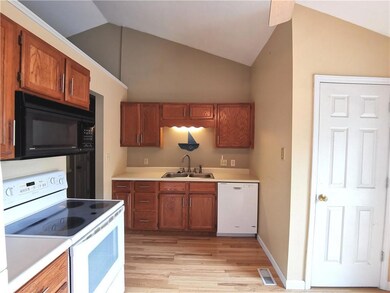 3425 Marilyn St, Columbus, IN 47203 - photo 2