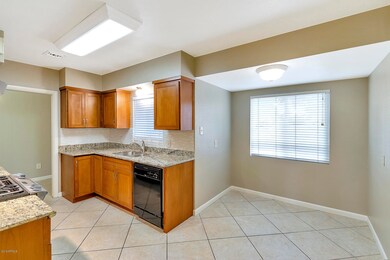 1118 W Mountain View Dr - 5