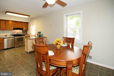 6019 Liberty Bell Ct, Burke, VA 22015 - photo 6