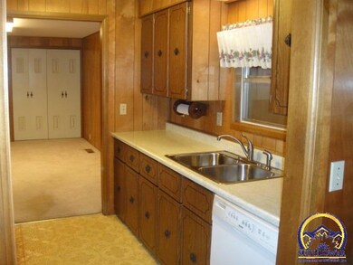 616 Navarre St, Rossville, KS 66533 - photo 4