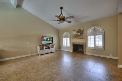 004_Living Room