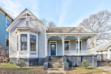 Welcome home to 21 Whitman St in Historic Cottage 
