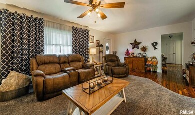 110 Bond St, Lincoln, IL 62656 - photo 4