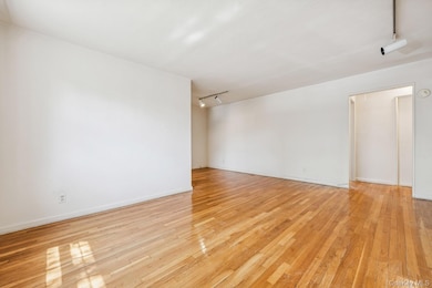 60-31 251st St unit 2-814, Little Neck, NY 11362 - photo 4