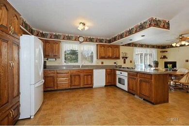 1316 Aster Ct, Batavia, IL 60510 - photo 2