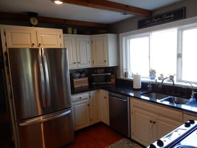 153 Tracy Rd, New London, NH 03257 - photo 4