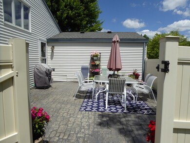 1320 Springdale Cir, Naperville, IL 60564 - photo 2