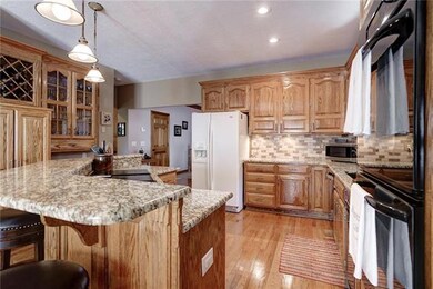 7729 Oakview Ln, Shawnee, KS 66216 - photo 7