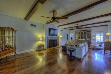 005_Living Room