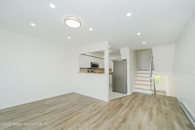 22 Oakville St, Staten Island, NY 10314 - photo 7