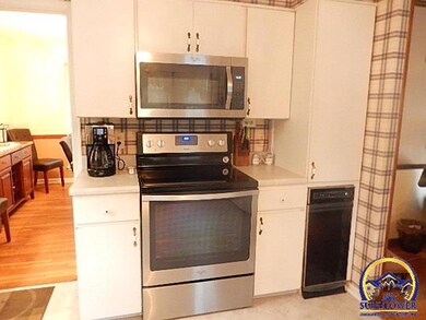 1920 SW Briarwood Dr, Topeka, KS 66611 - photo 5