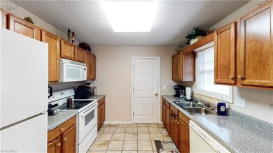 319 Hubbard St, Reidsville, NC 27320 - photo 5