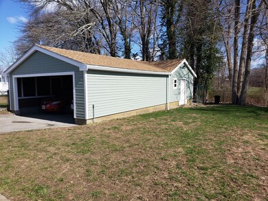 17 Meadow St, South Dartmouth, MA 02748 - photo 6