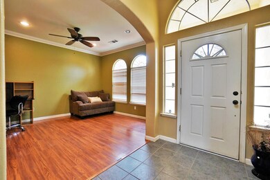 1595 Tulip St Lemoore 06 Entryway Smalle