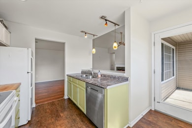 2404 Windward Blvd unit 202, Champaign, IL 61821 - photo 7