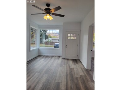 Living Room/Entrance