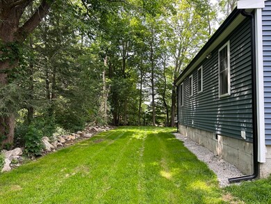 2 Dale Ct unit 2, Rochdale, MA 01542 - photo 4