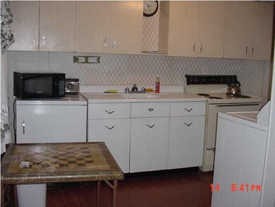 Microwave, Oven/Range, and Washer & Dryer stay.