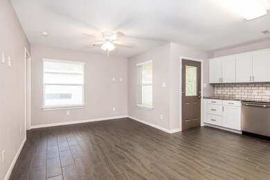 200 Medic Ln, Alvin, TX 77511 - photo 7