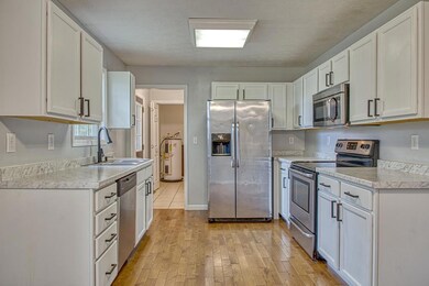 731 Howell St, Sparta, TN 38583 - photo 3